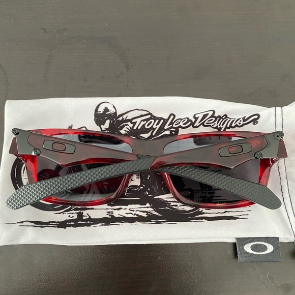 Oakley Jupiter Squared LX - Picture 2 of 3